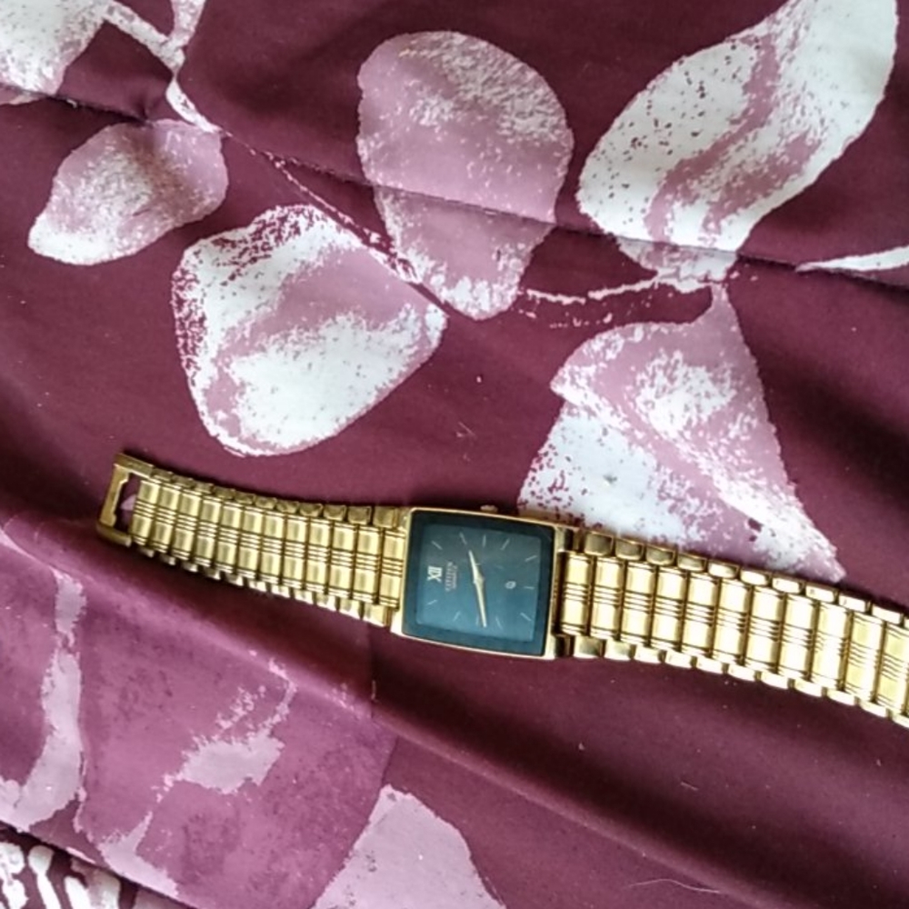 Watch - Picture 3 of 3